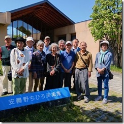 ちひろ美術館前２